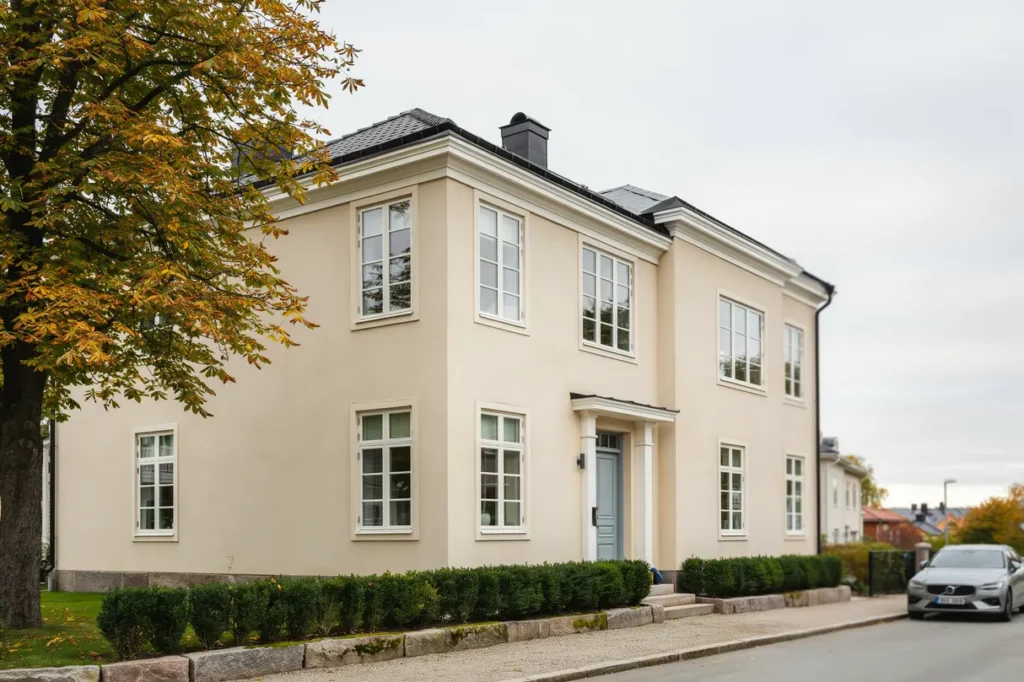 fasadrenovering av putsfasad med omputsning i n sbypark t by